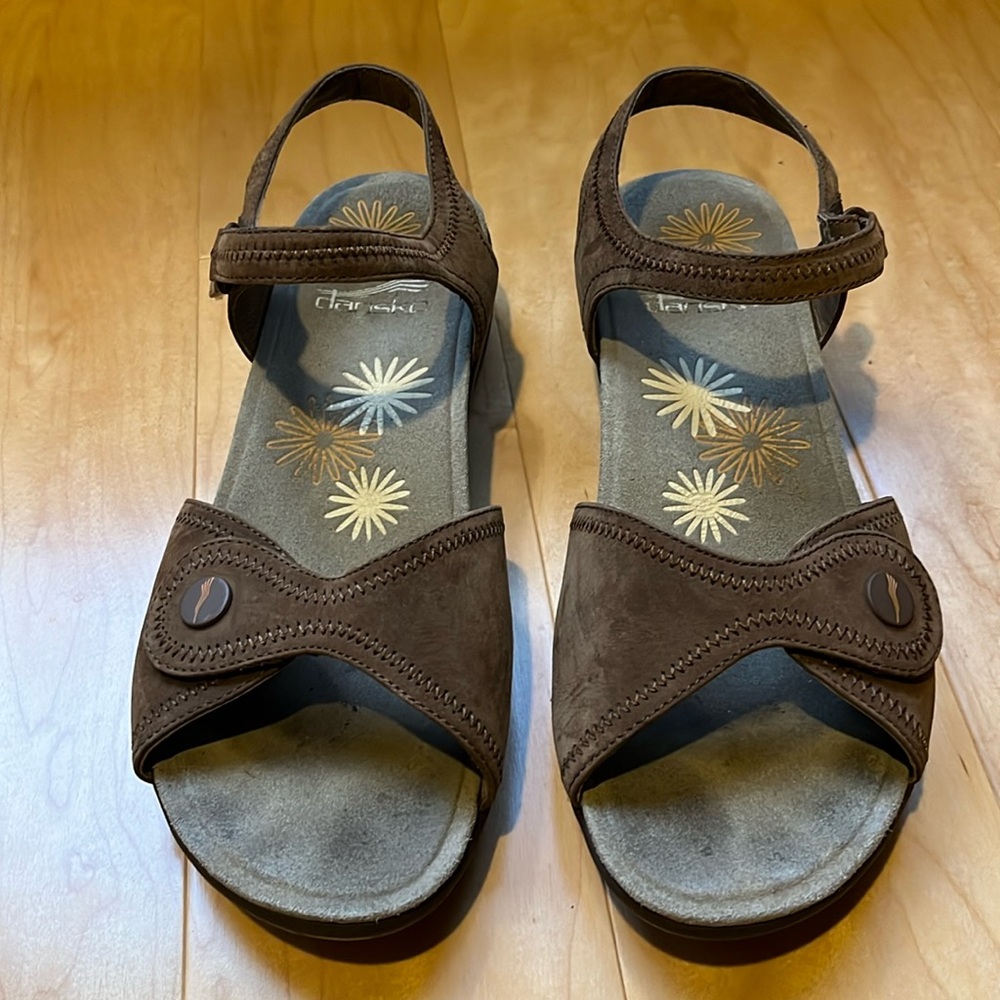 Dansko Iris Sandals. Size 40. Used in good condition.